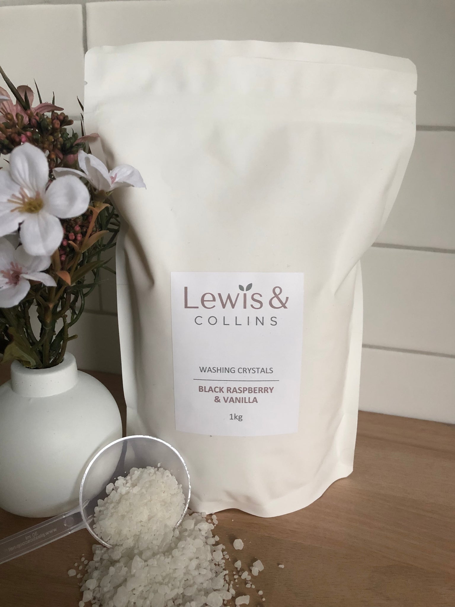 Lewis & Collins Washing Crystals Black Raspberry & Vanilla 1kg