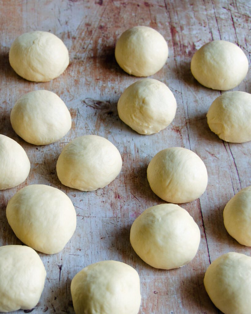 Yarrows White Dinner Roll Dough 40g 25pk